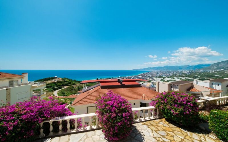 Sea View Villa with 3 bedrooms in KARGICAK Alanya Turkey
