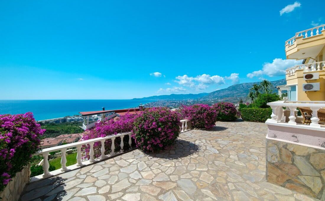 Sea View Villa with 3 bedrooms in KARGICAK Alanya Turkey
