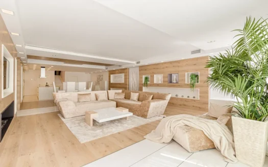 4 Room Apartment on Ground Floor in PUERTO BANÙS, Marbella, Costa del Sol, Spain