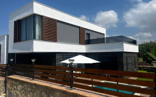 Furnished 4 Room Villa with private Pool in INCEKUM Alanya Turkey for Sale